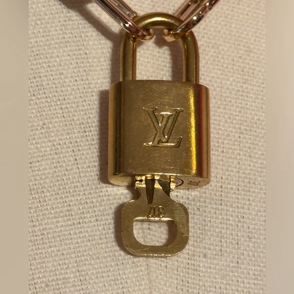 LOUIS VUITTON #317 lock and key necklace AUTHENTIC - Picture 9 of 10